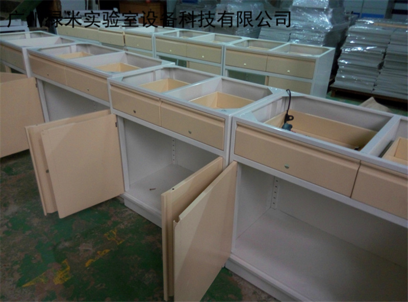 為什么要去實驗室廠家定制實驗臺通風(fēng)柜？